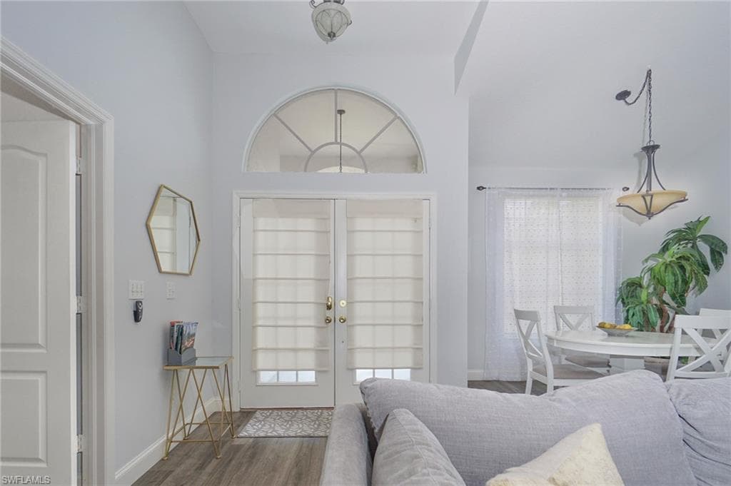 1537 Vintage Ln, Naples, FL 34104-8