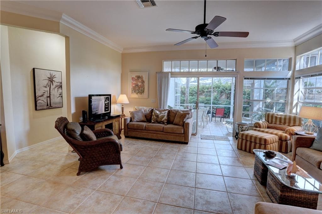 130 Amblewood Ln 8-801, Naples, FL 34105-8
