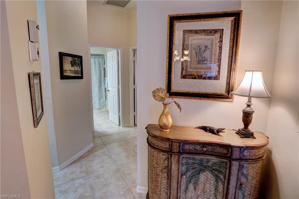 130 Amblewood Ln 8-801, Naples, FL 34105-9