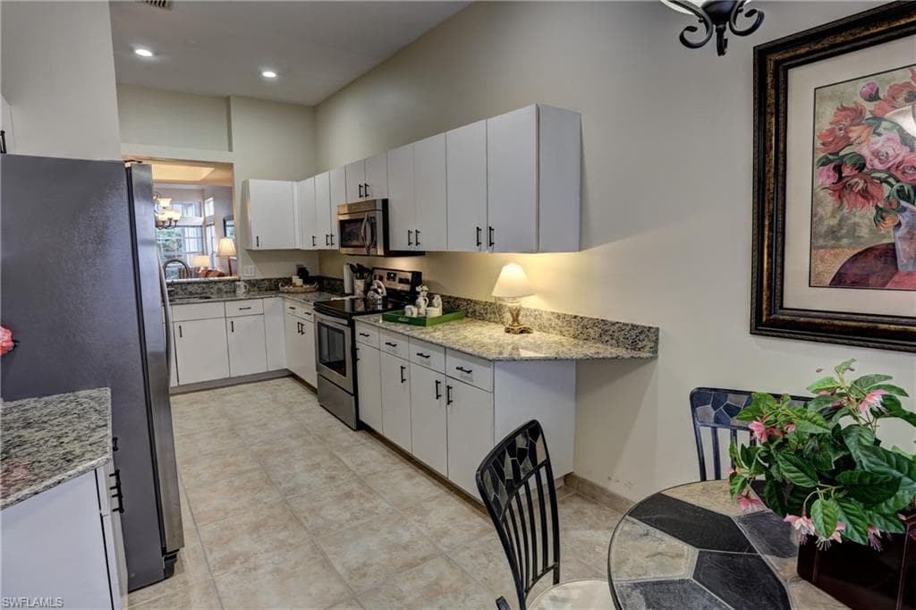 130 Amblewood Ln 8-801, Naples, FL 34105-13