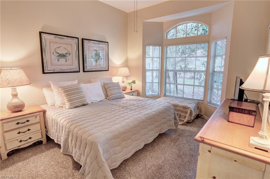 130 Amblewood Ln 8-801, Naples, FL 34105-20