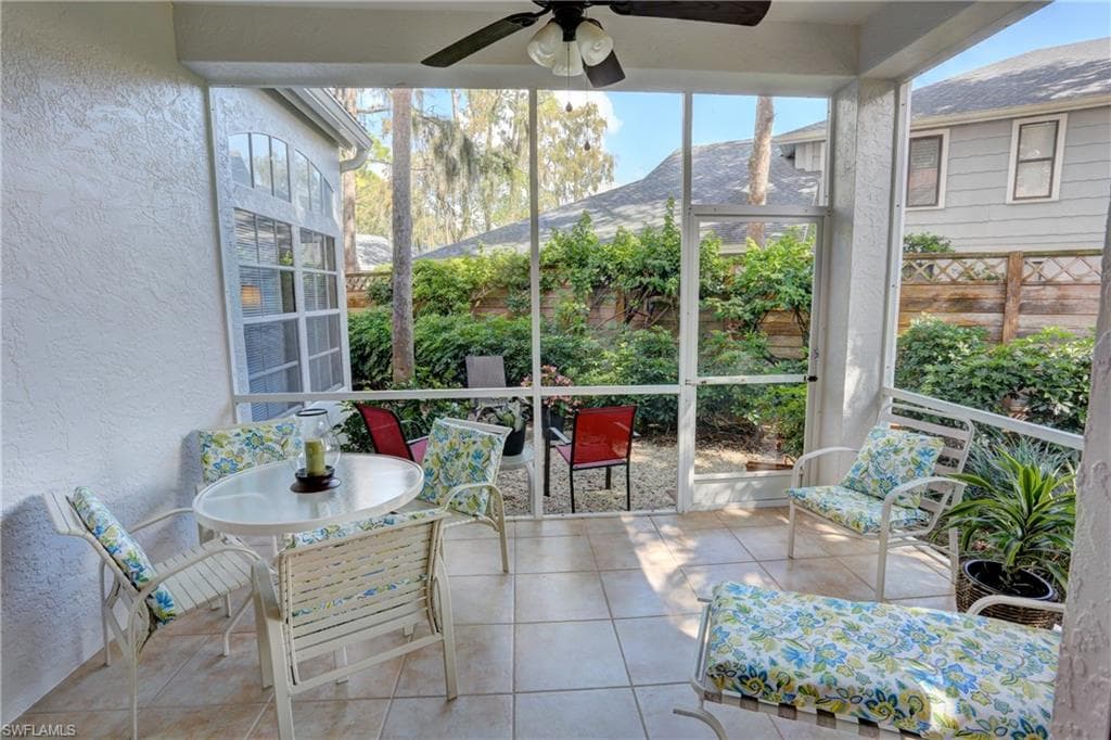 130 Amblewood Ln 8-801, Naples, FL 34105-25