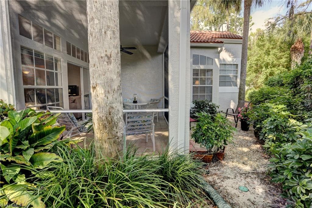 130 Amblewood Ln 8-801, Naples, FL 34105-27