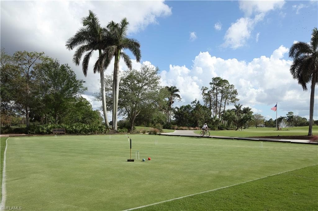 130 Amblewood Ln 8-801, Naples, FL 34105-45