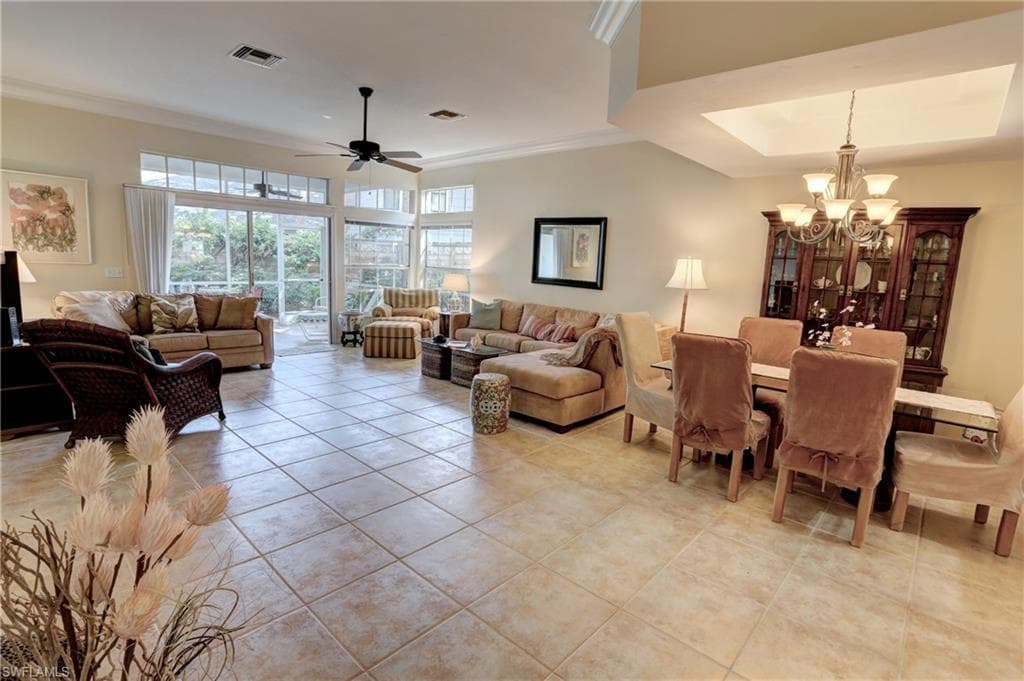 130 Amblewood Ln 8-801, Naples, FL 34105-6