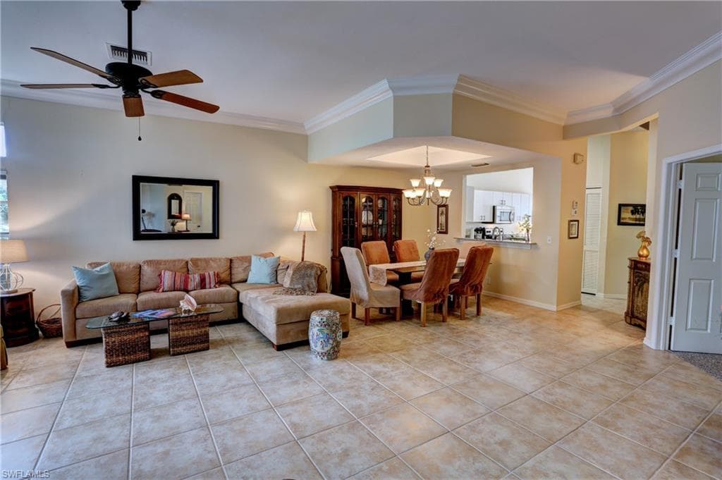 130 Amblewood Ln 8-801, Naples, FL 34105-7