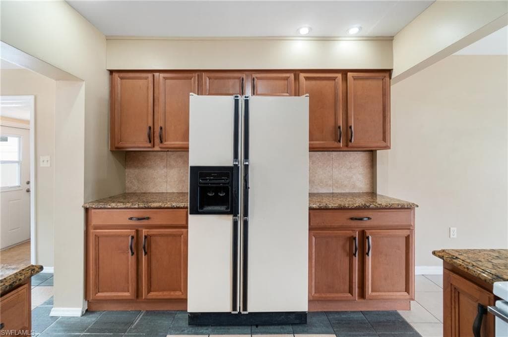 853 95th Ave N, Naples, FL 34108-9