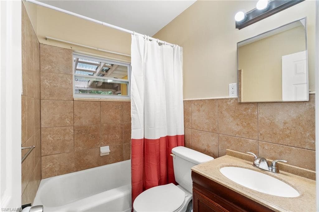 853 95th Ave N, Naples, FL 34108-15