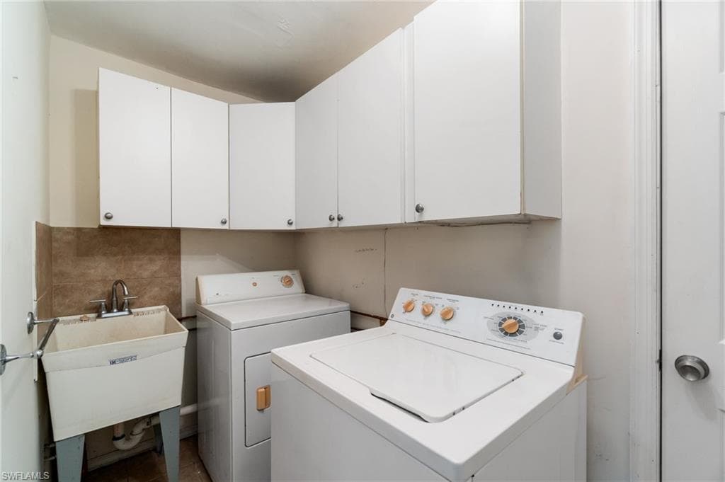 853 95th Ave N, Naples, FL 34108-20