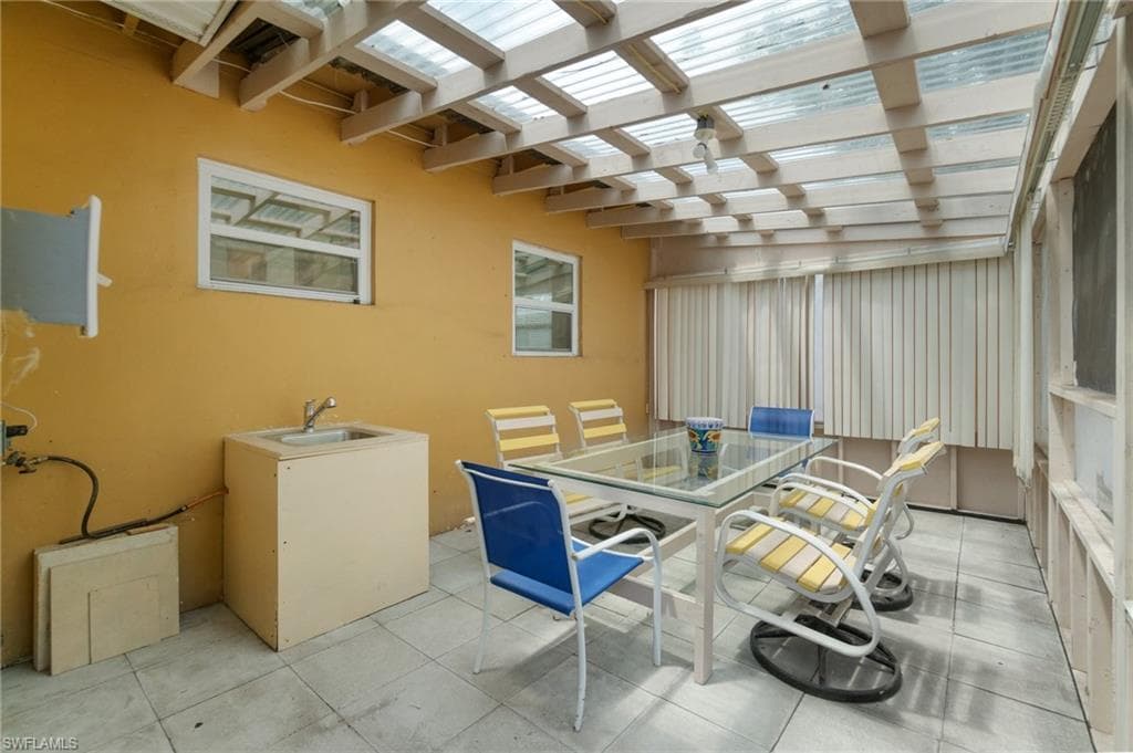 853 95th Ave N, Naples, FL 34108-21
