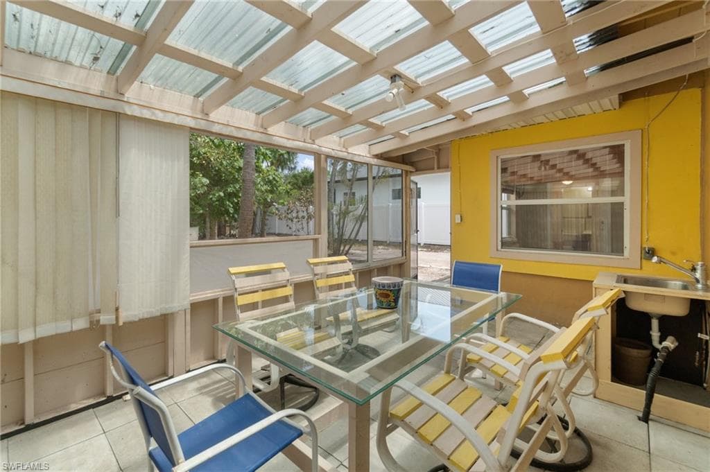 853 95th Ave N, Naples, FL 34108-23