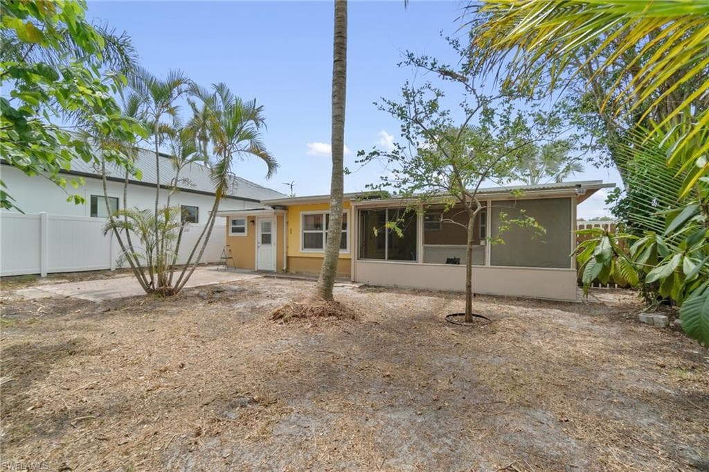 853 95th Ave N, Naples, FL 34108-24