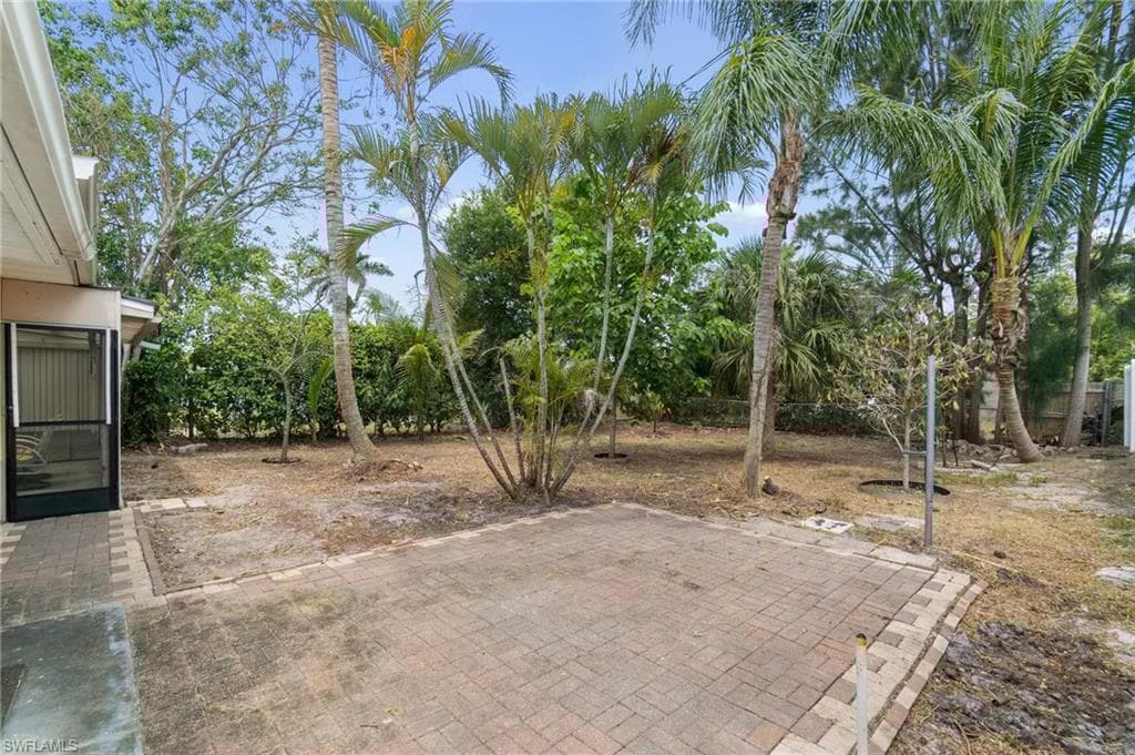 853 95th Ave N, Naples, FL 34108-25