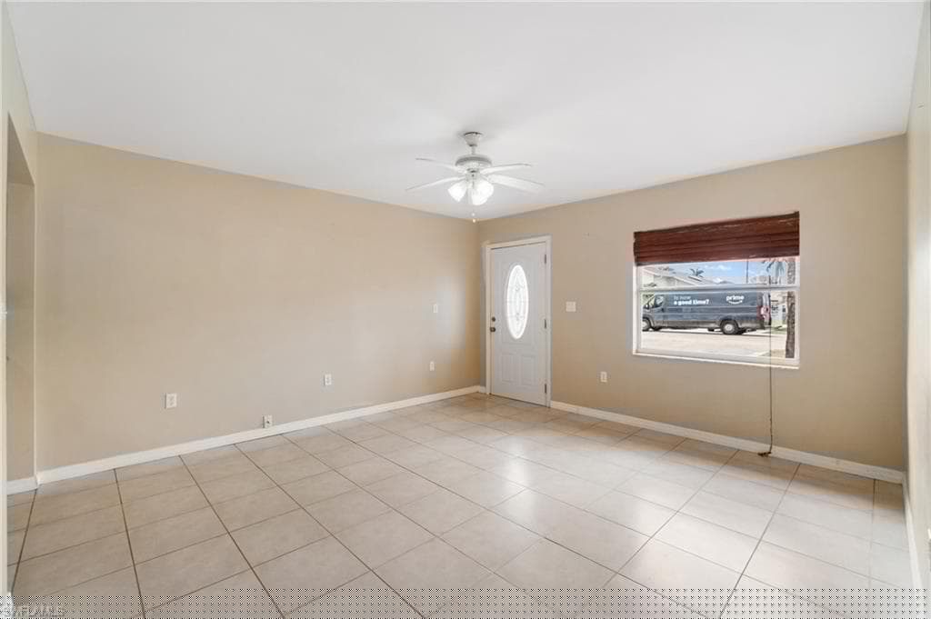 853 95th Ave N, Naples, FL 34108-5