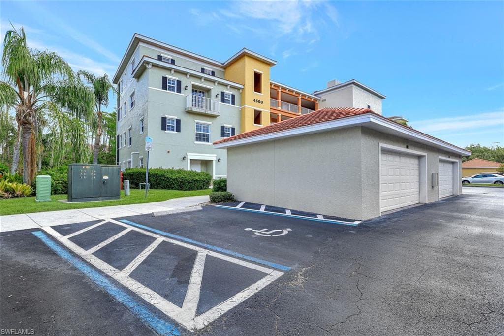 4500 Botanical Place Cir 301, Naples, FL 34112-20