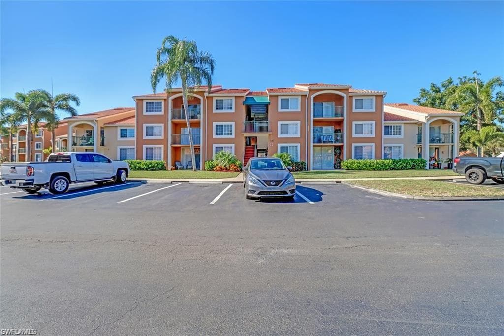 1265 Wildwood Lakes Blvd 102, Naples, FL 34104-35