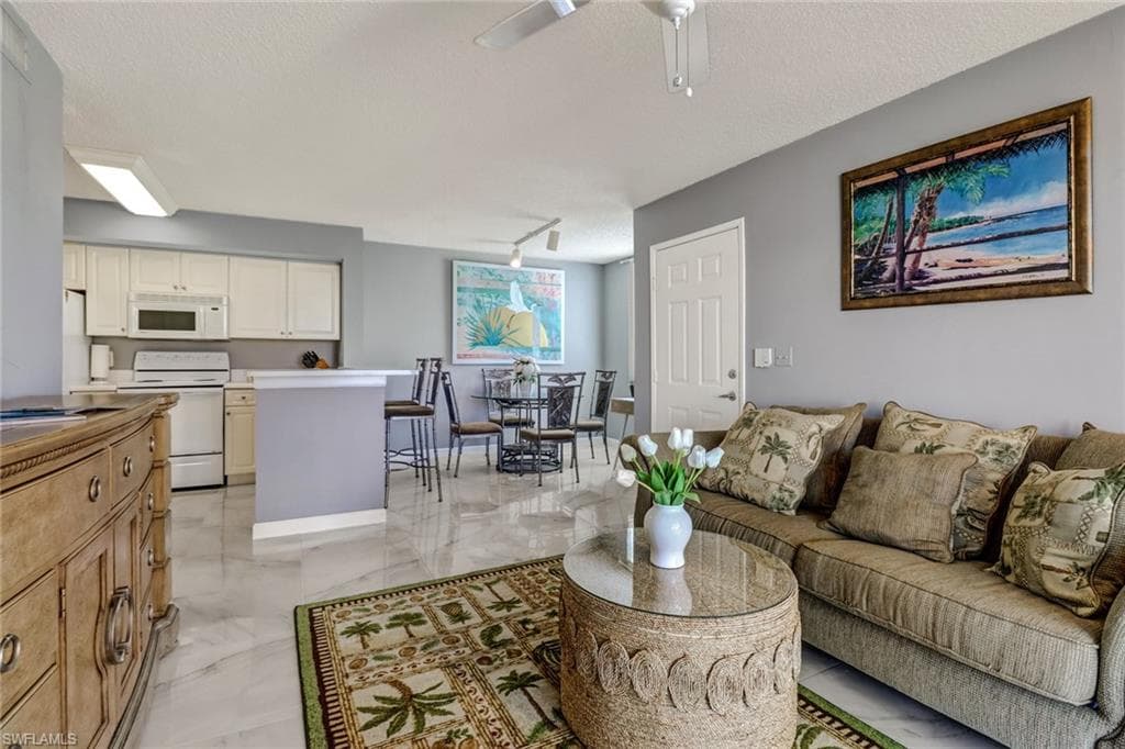 1265 Wildwood Lakes Blvd 102, Naples, FL 34104-5