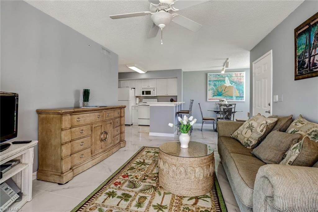 1265 Wildwood Lakes Blvd 102, Naples, FL 34104-7