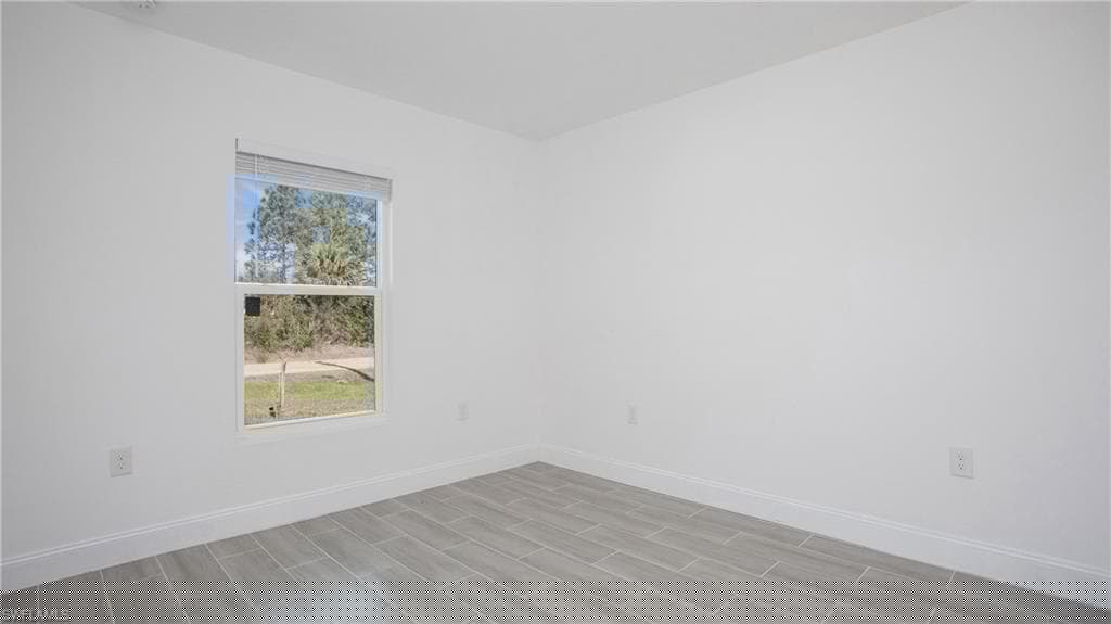 849/851 Bedford Dr, Lehigh Acres, FL 33974-7