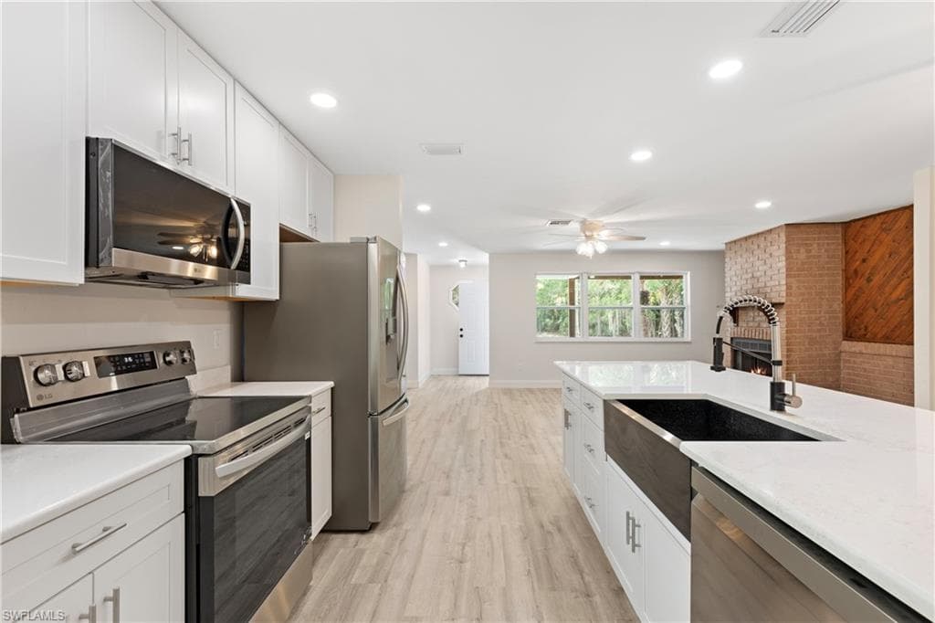 221 18th Ave NW, Naples, FL 34120-14
