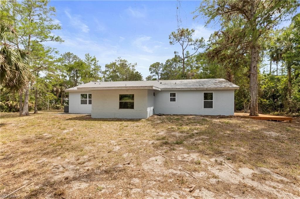 221 18th Ave NW, Naples, FL 34120-34