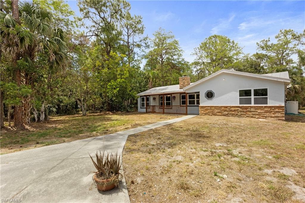 221 18th Ave NW, Naples, FL 34120-3