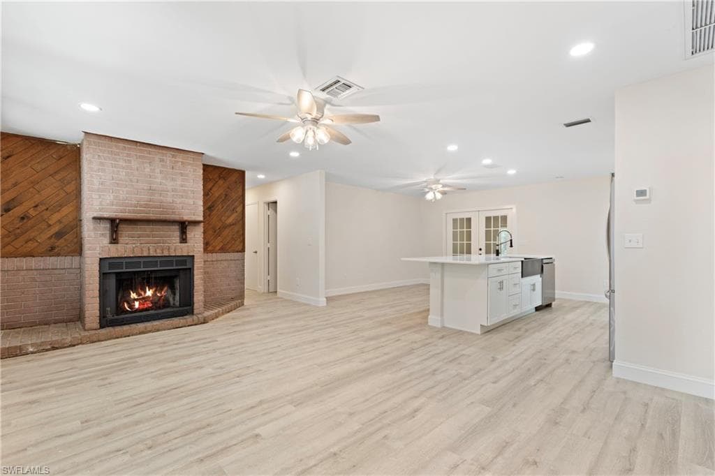 221 18th Ave NW, Naples, FL 34120-5