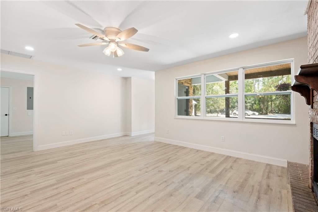 221 18th Ave NW, Naples, FL 34120-7