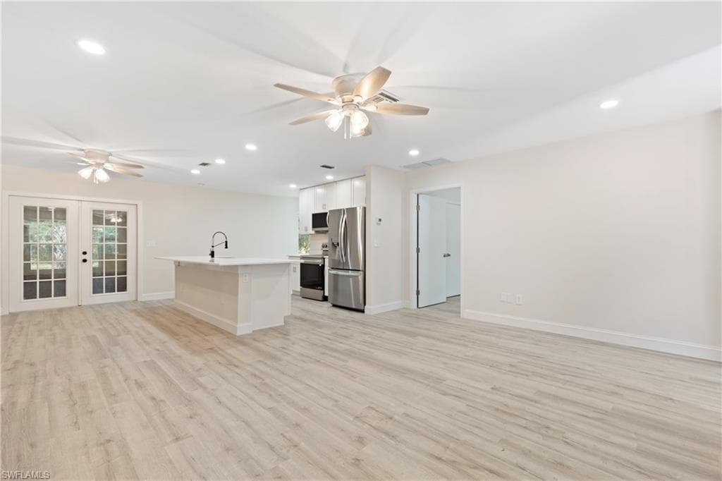 221 18th Ave NW, Naples, FL 34120-8
