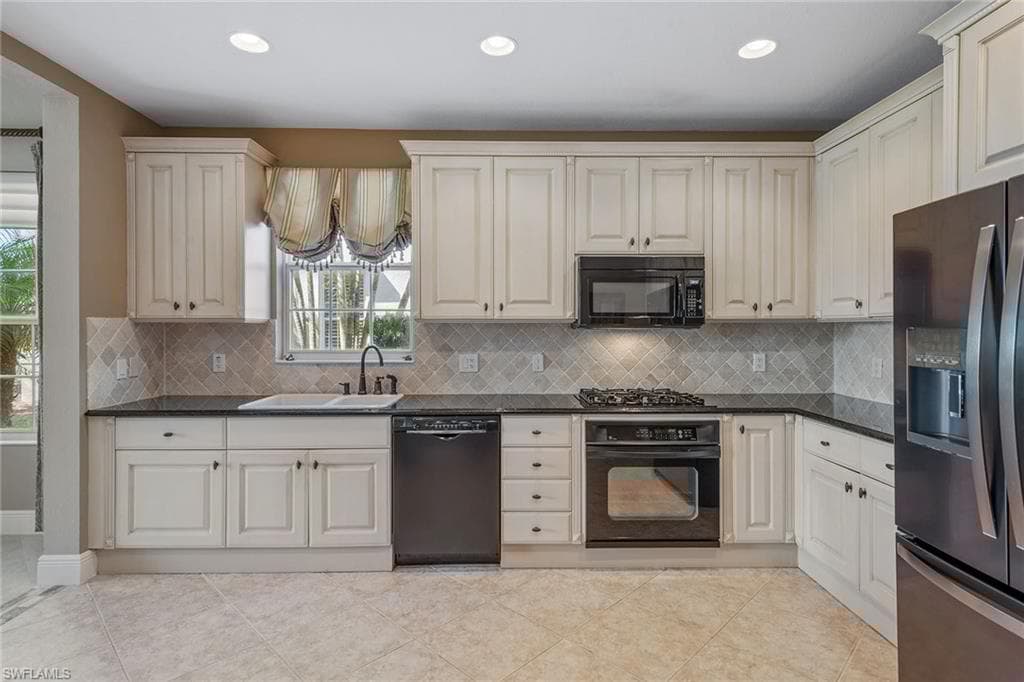 9030 Cascada Way 102, Naples, FL 34114-9