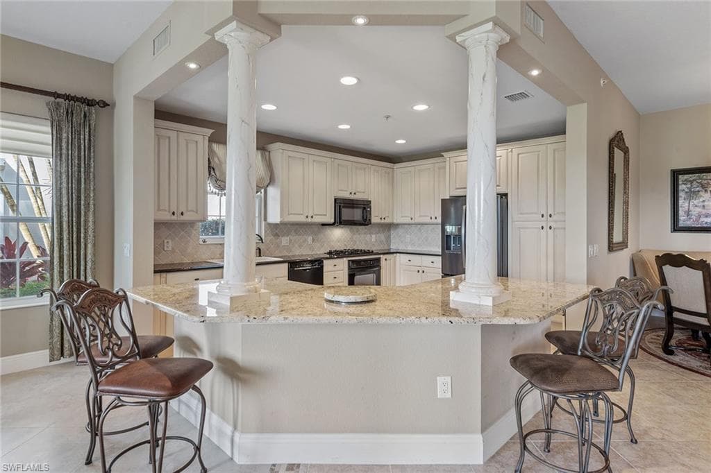 9030 Cascada Way 102, Naples, FL 34114-8