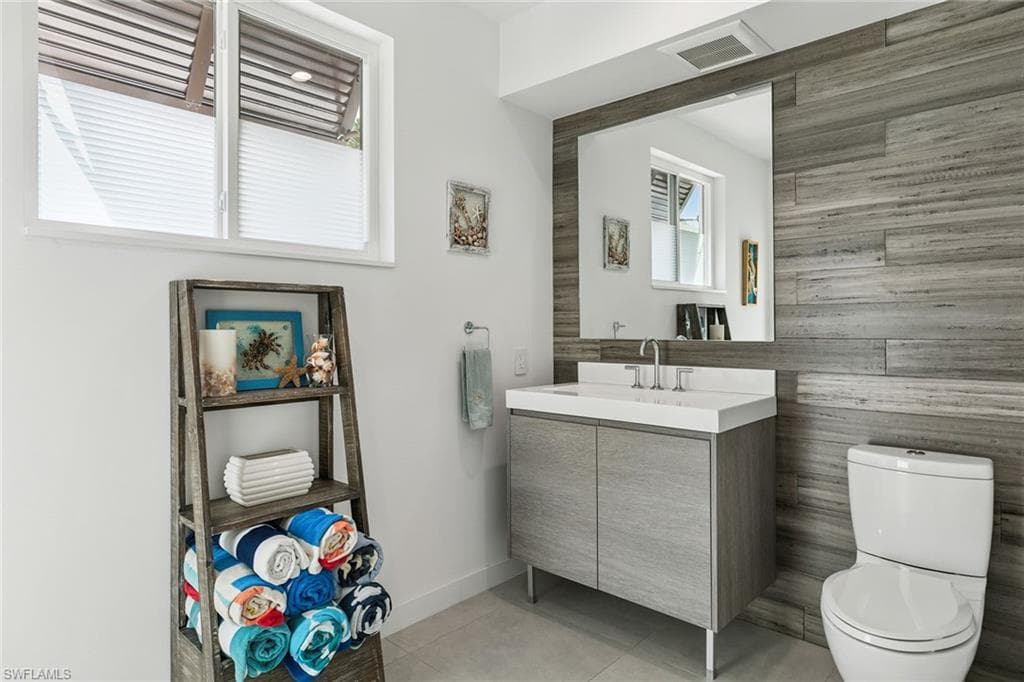 724 Plantation Ct, Marco Island, FL 34145-16