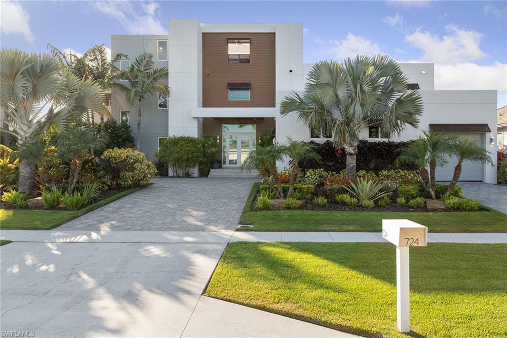 724 Plantation Ct, Marco Island, FL 34145-4