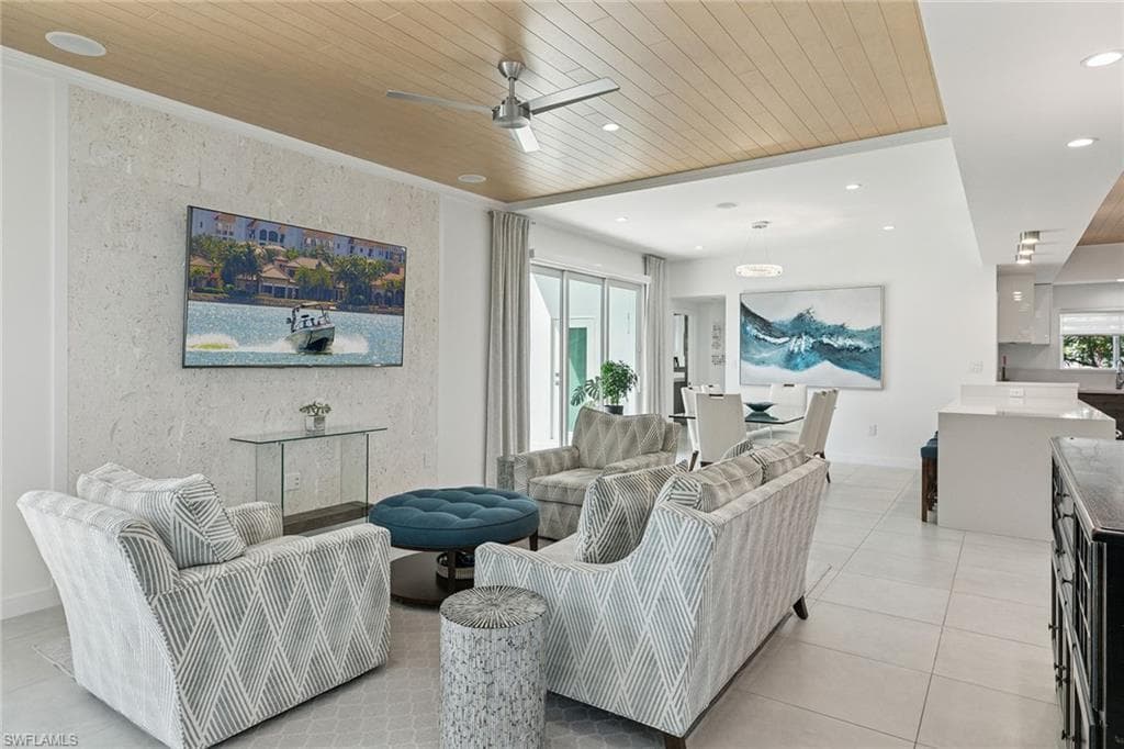 724 Plantation Ct, Marco Island, FL 34145-8