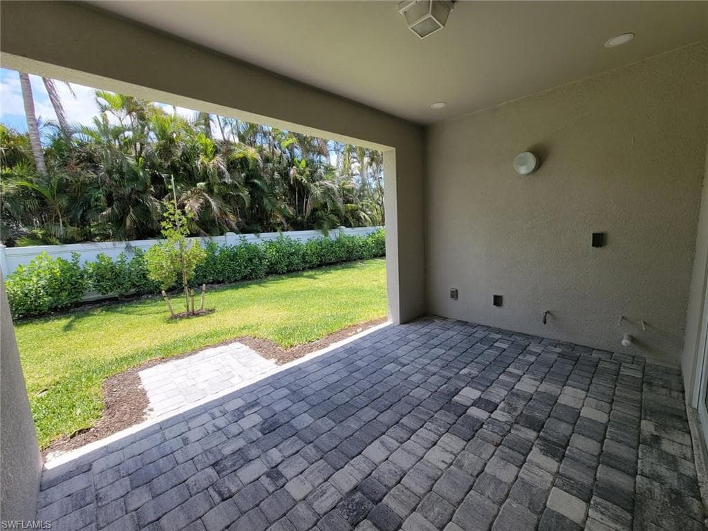 8865 Oceana Way, Naples, FL 34114-16