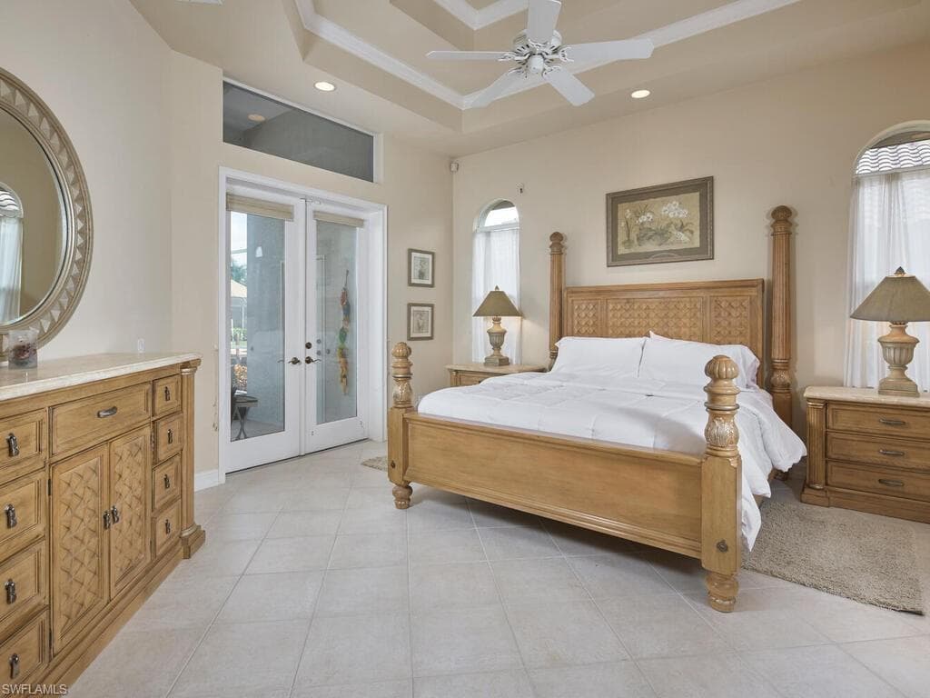140 Starfish Ct, Marco Island, FL 34145-11