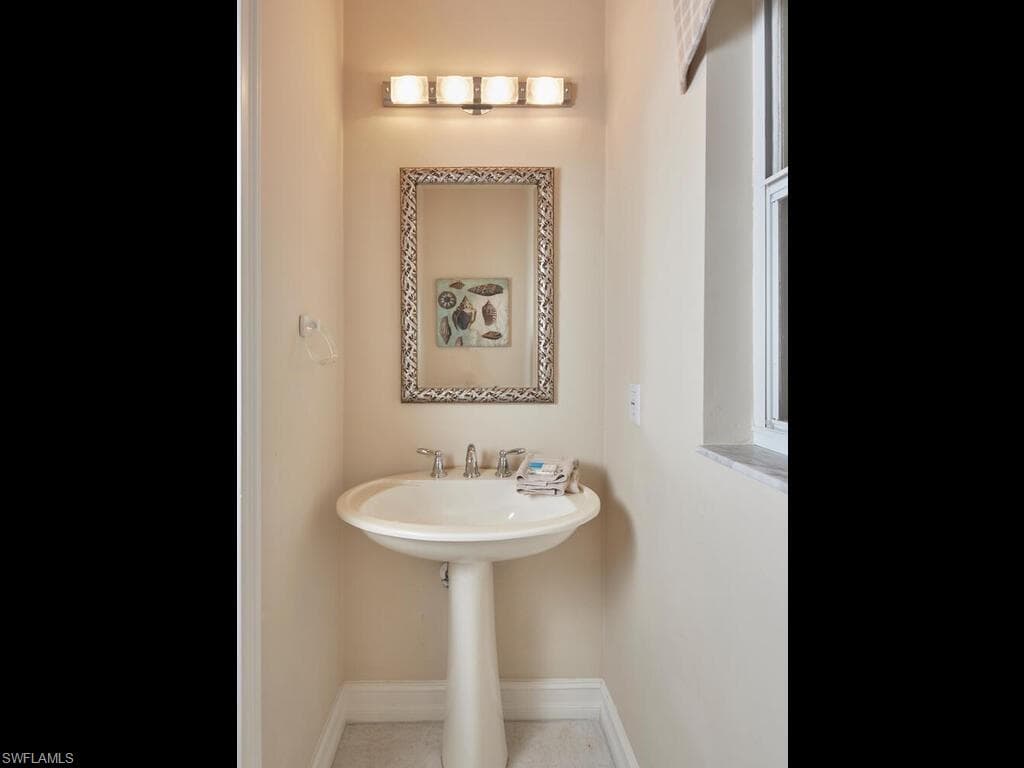 140 Starfish Ct, Marco Island, FL 34145-19