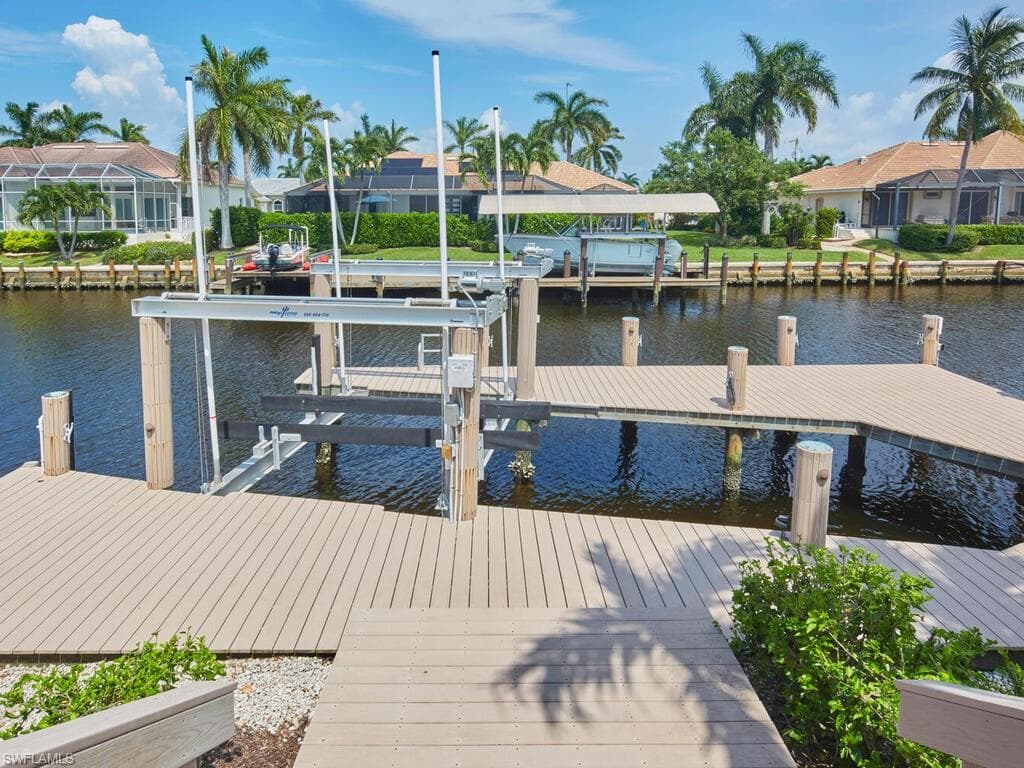 140 Starfish Ct, Marco Island, FL 34145-25