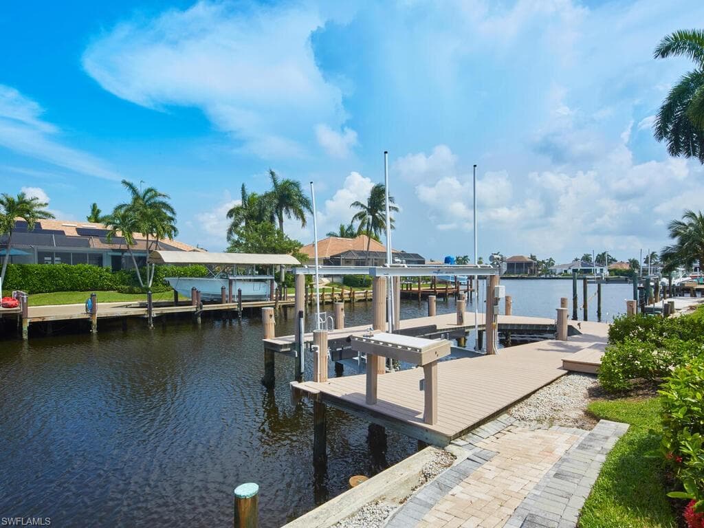 140 Starfish Ct, Marco Island, FL 34145-26