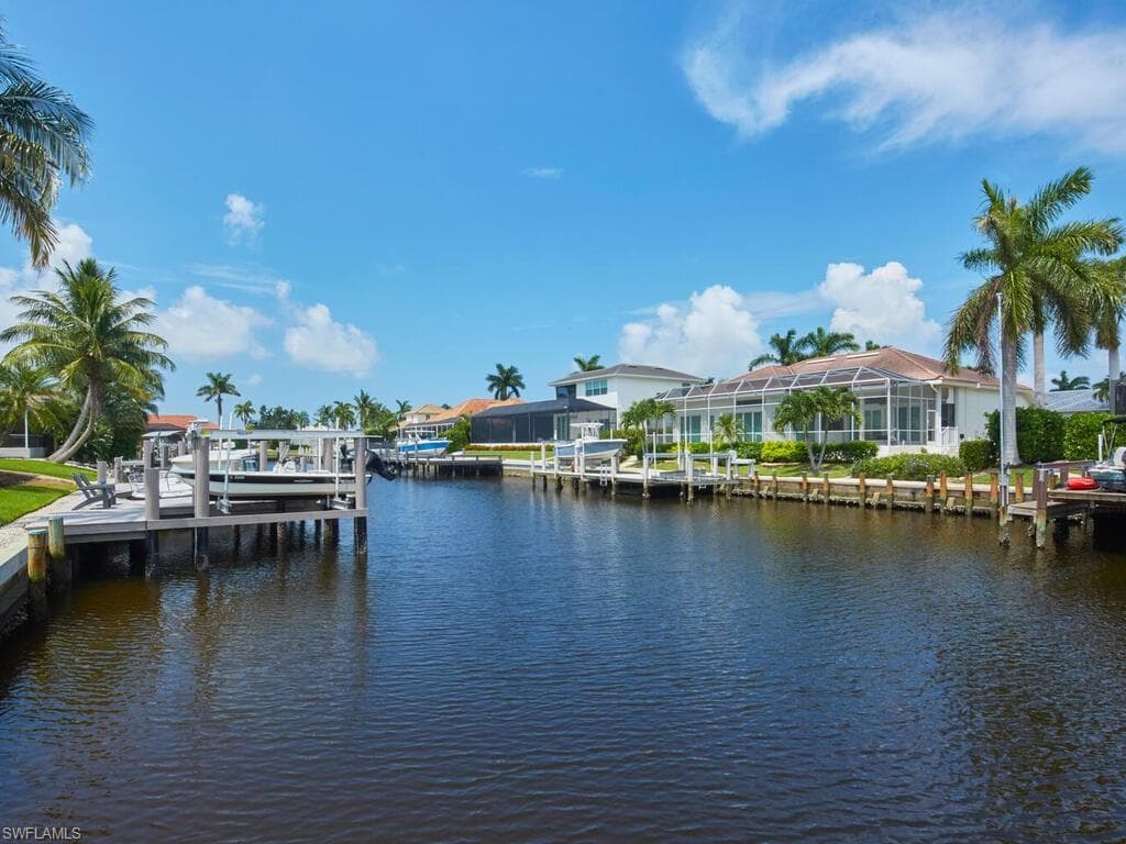 140 Starfish Ct, Marco Island, FL 34145-28