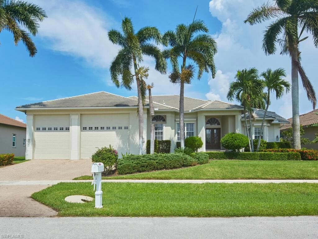 140 Starfish Ct, Marco Island, FL 34145-30