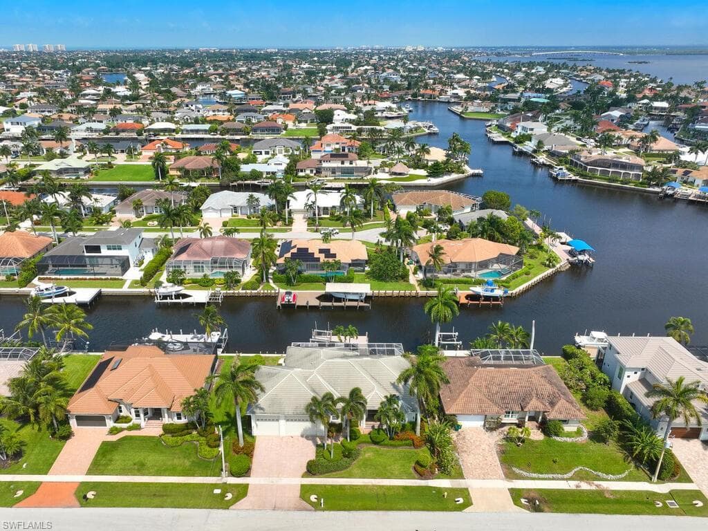 140 Starfish Ct, Marco Island, FL 34145-32