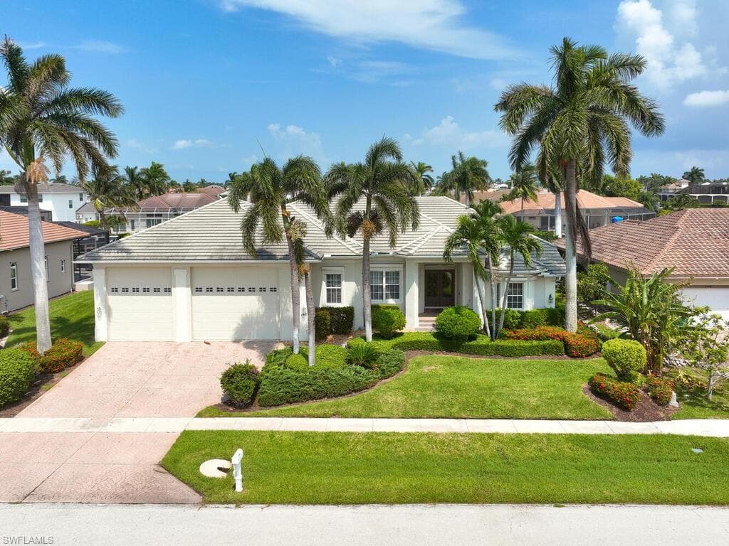 140 Starfish Ct, Marco Island, FL 34145-3