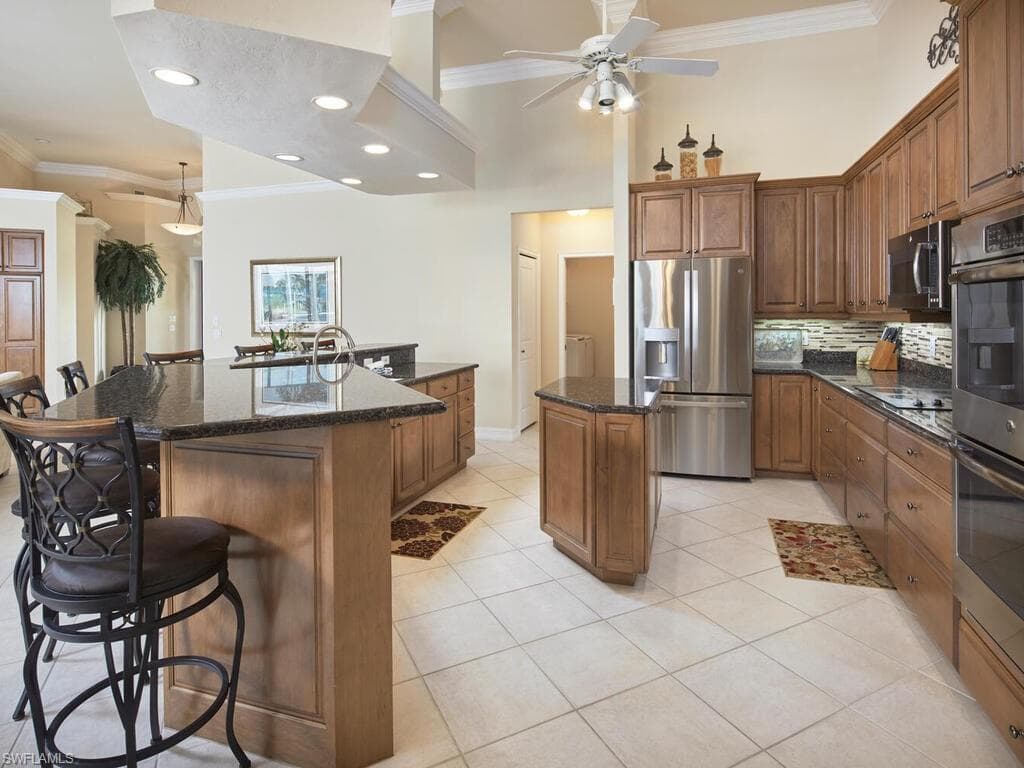 140 Starfish Ct, Marco Island, FL 34145-6