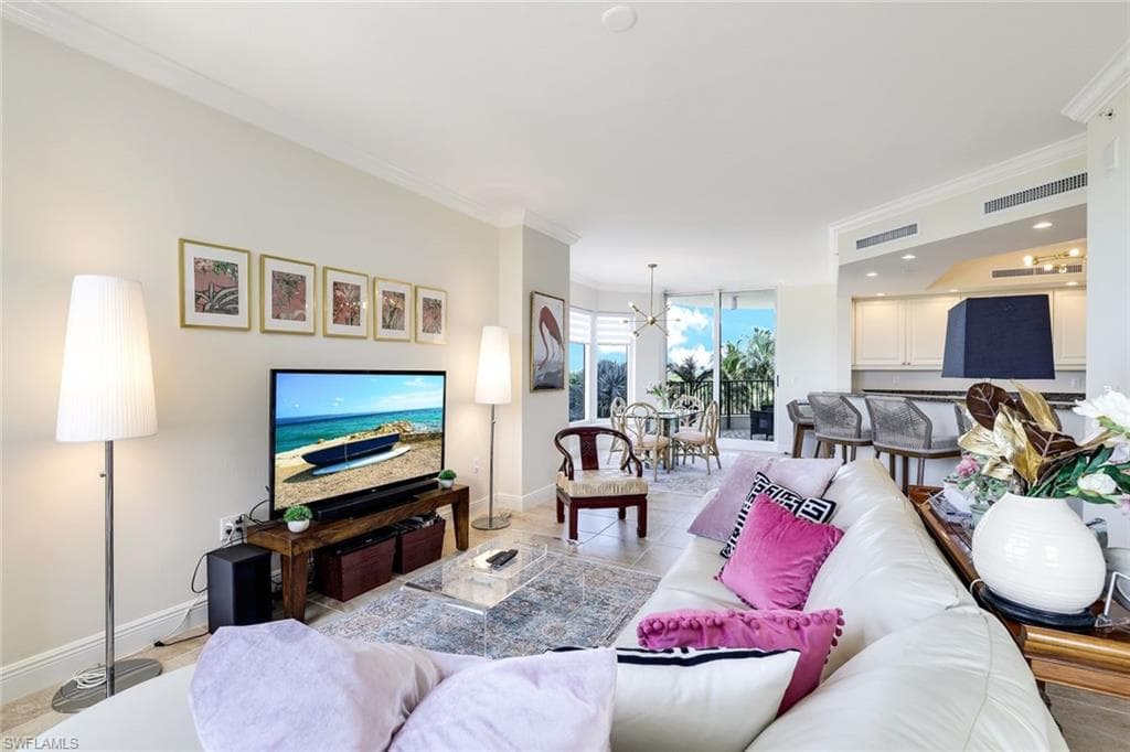 1050 Borghese Ln 206, Naples, FL 34114-9