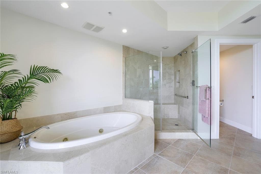 1050 Borghese Ln 206, Naples, FL 34114-23