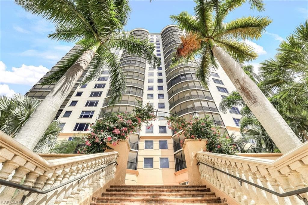 1050 Borghese Ln 206, Naples, FL 34114-4