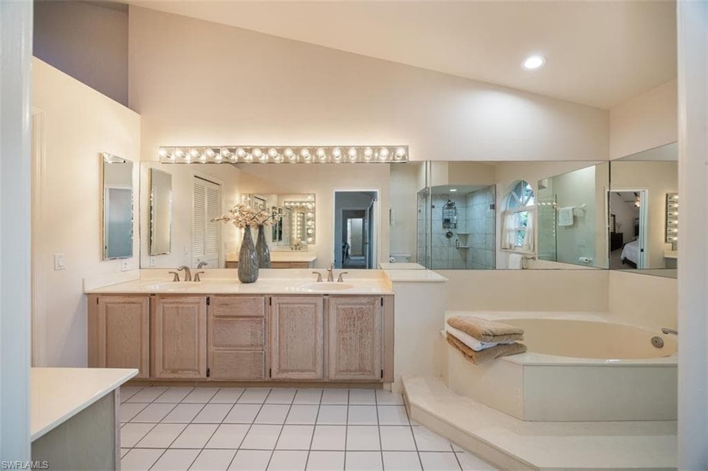 164 Via Perignon 8-4, Naples, FL 34119-19