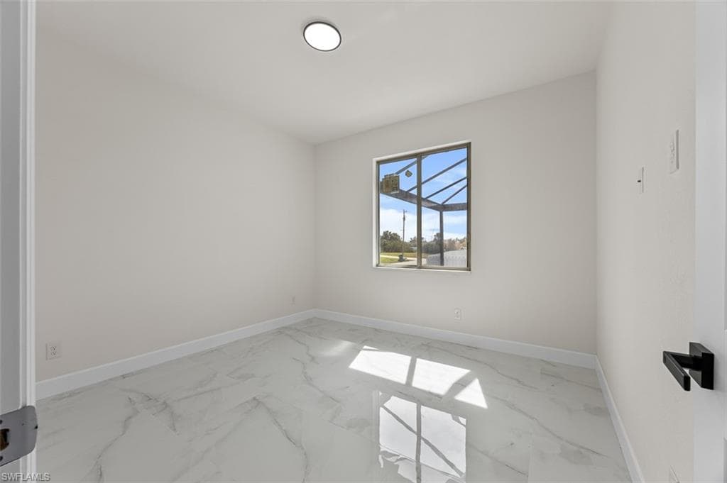 2700 6th St, Cape Coral, FL 33993-9