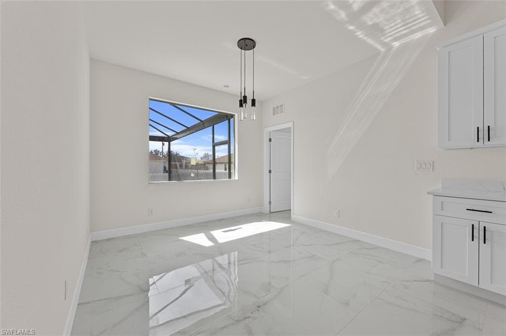 2700 6th St, Cape Coral, FL 33993-14